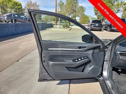 New 2025 Nissan Altima 2.5 SR w/ SR Premium Package FWD image 11