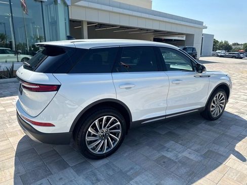 New 2025 Lincoln Corsair Reserve image 2