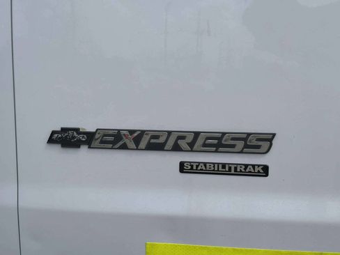 Used 2014 Chevrolet Express 2500 image 37