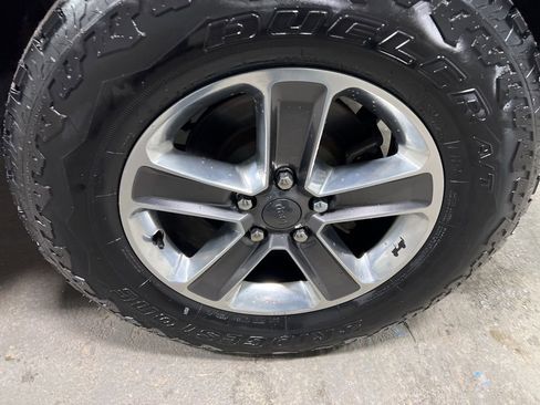 Used 2020 Jeep Wrangler Unlimited Sahara image 39