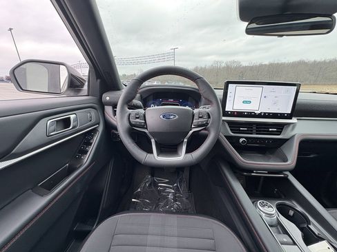 Used 2025 Ford Explorer ST-Line image 29
