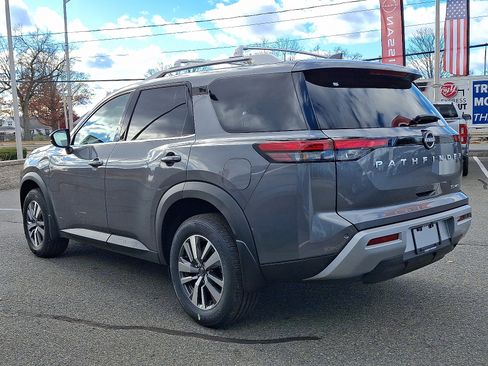 New 2025 Nissan Pathfinder SL image 3