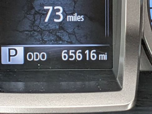 Used 2019 Toyota Tacoma Limited image 14