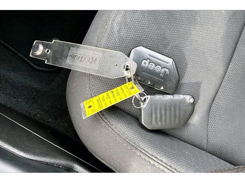 Used 2021 Jeep Wrangler Unlimited Sport AWD/4WD image 12