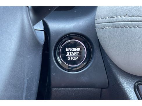 Certified 2024 Honda HR-V LX image 32