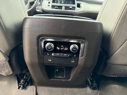 Used 2023 GMC Yukon SLT w/ SLT Premium Package AWD/4WD image 23