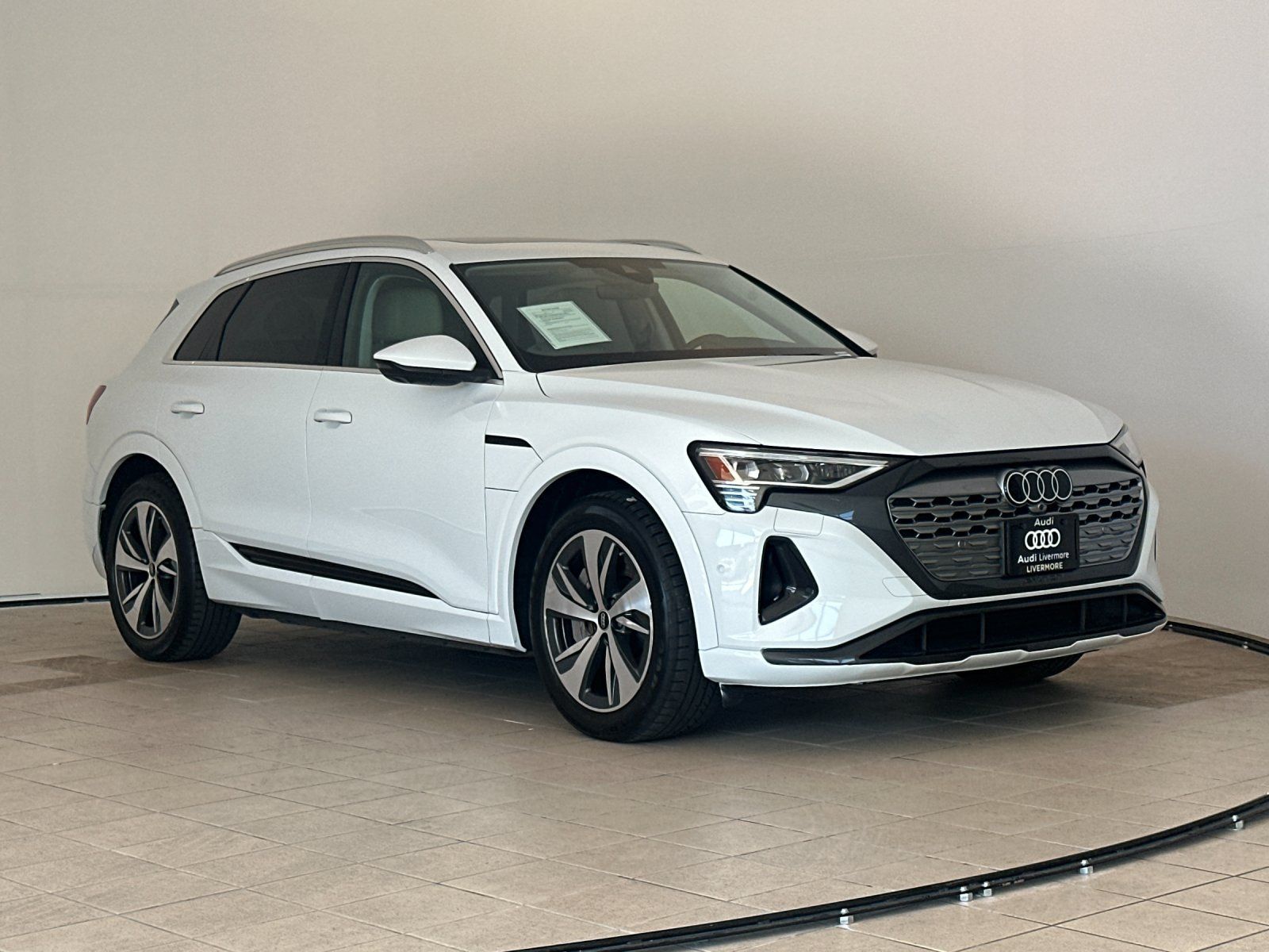 Used 2024 Audi Q8 e-tron Premium Plus w/ Premium Plus Package AWD/4WD image 8