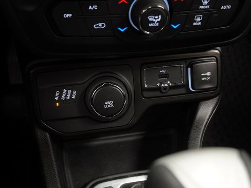 Certified 2023 Jeep Renegade Altitude AWD/4WD image 29