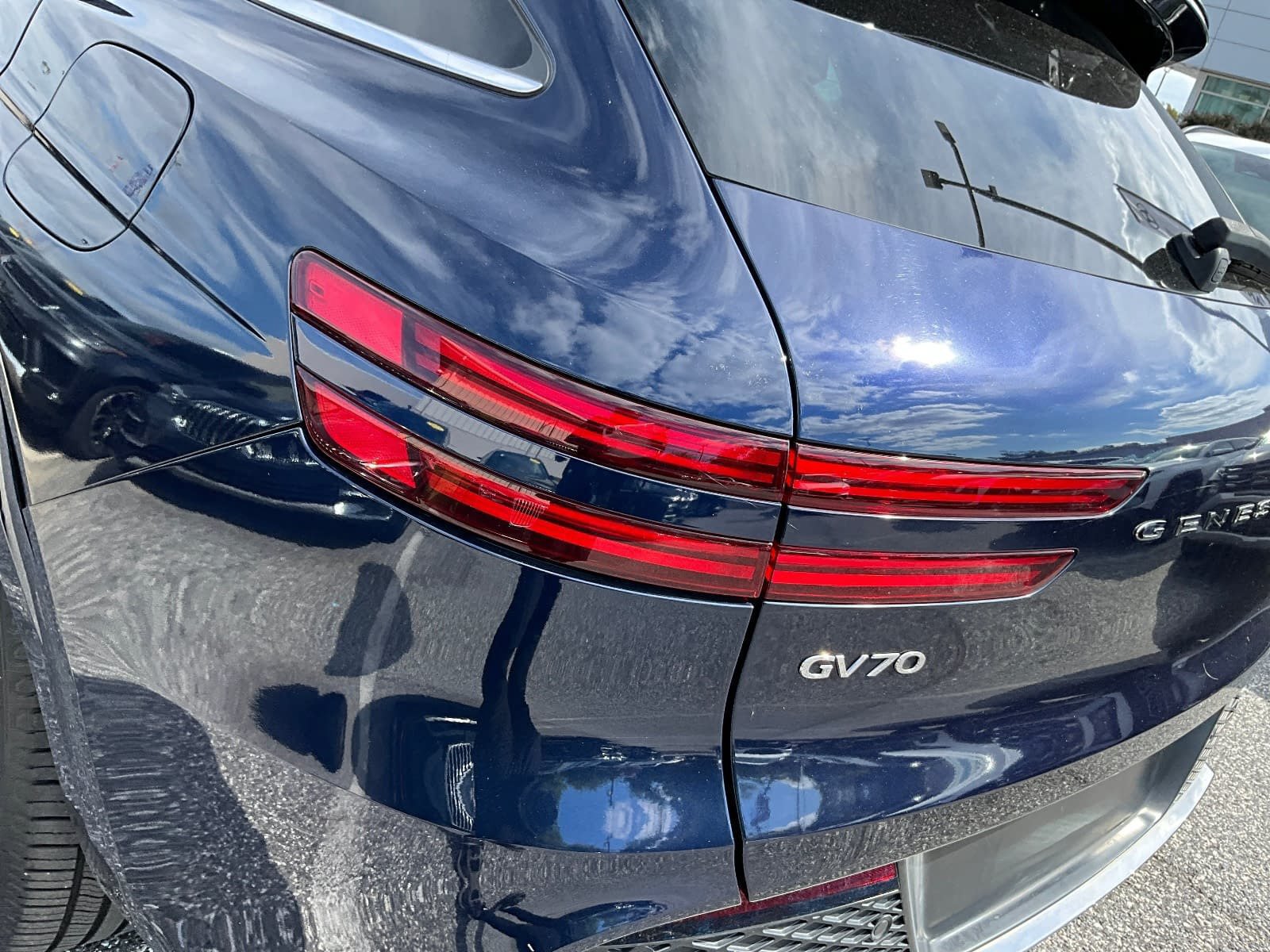 Used 2022 Genesis GV70 2.5T w/ Select Package AWD/4WD image 18