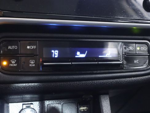 Used 2018 Toyota Corolla LE image 21