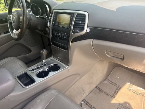 Used 2013 Jeep Grand Cherokee Laredo AWD/4WD image 32