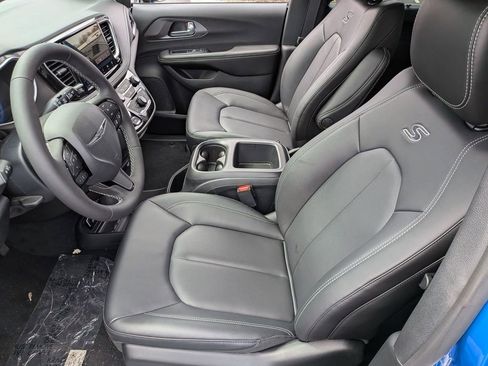 New 2026 Chrysler Pacifica Select image 9