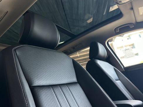 Used 2023 Volkswagen Tiguan SE w/ Panoramic Sunroof Package FWD image 18