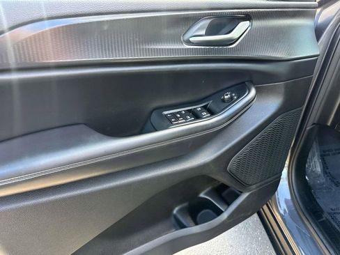 Used 2023 Jeep Grand Cherokee L Laredo image 18