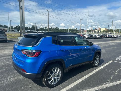 Used 2025 Jeep Compass Limited AWD/4WD image 5