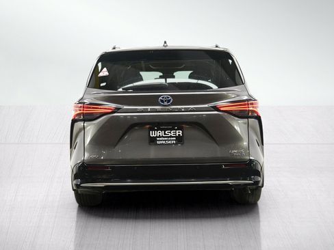 Used 2024 Toyota Sienna Limited AWD/4WD image 4