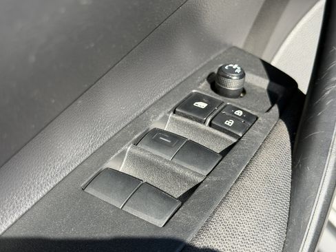 Used 2022 Toyota Corolla LE w/ Carpet Mat Package (TMS) FWD image 14