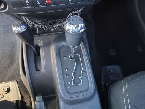 Used 2014 Jeep Wrangler Unlimited Rubicon w/ Connectivity Group image 18