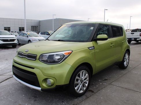 Used 2017 Kia Soul + image 3