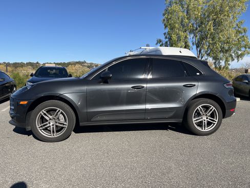 Used 2020 Porsche Macan image 2