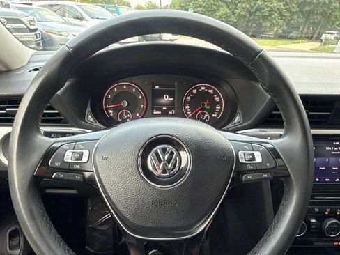 Used 2021 Volkswagen Passat 2.0T SE FWD image 22