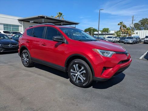 Used 2017 Toyota RAV4 LE FWD image 2