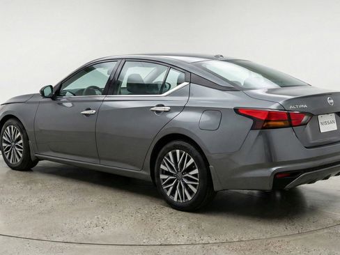 Used 2025 Nissan Altima 2.5 SV image 6