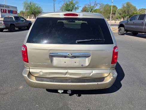 Used 2003 Chrysler Town & Country LX image 4