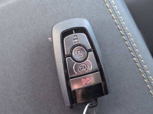 New 2025 Ford Bronco Badlands image 25