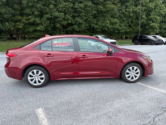 Used 2022 Toyota Corolla LE FWD image 8