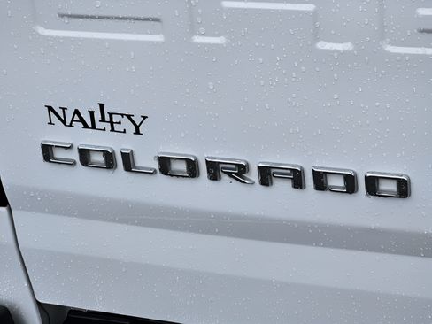 Used 2021 Chevrolet Colorado LT AWD/4WD image 28