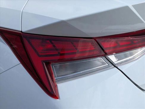 Used 2025 Hyundai Elantra SEL image 13