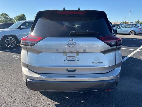 Used 2025 Nissan Rogue SL w/ Tech Package AWD/4WD image 9