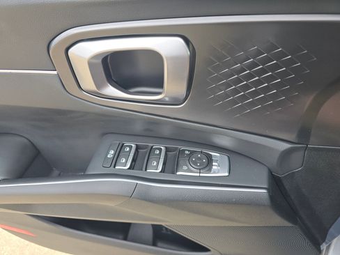 Used 2024 Kia Sorento S image 18