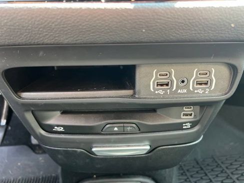 Used 2025 Chrysler Pacifica Select w/ Uconnect Theater Family Group AWD/4WD image 23