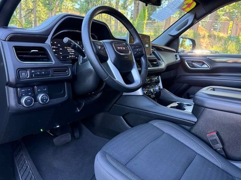 Used 2023 GMC Yukon XL SLE w/ Gmc Pro Safety Plus Package AWD/4WD image 22