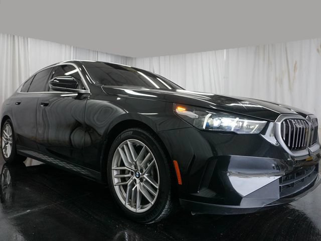 Used 2024 BMW 530i w/ Premium Package RWD image 2