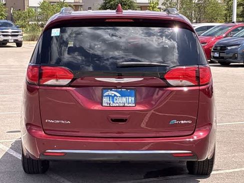 Used 2020 Chrysler Pacifica Limited w/ Advanced Safetytec Group FWD image 5