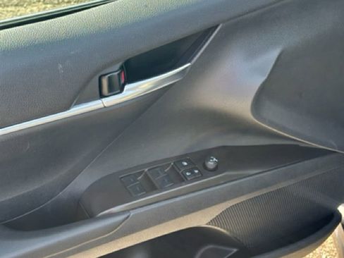 Used 2024 Toyota Camry SE image 14