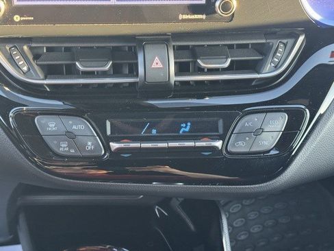 Used 2022 Toyota C-HR XLE image 19