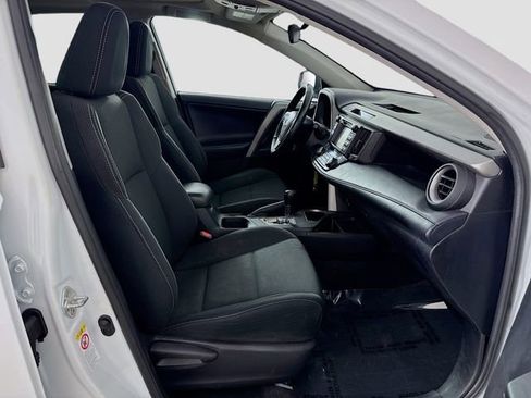 Used 2018 Toyota RAV4 XLE image 14