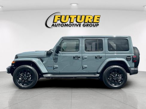 Used 2025 Jeep Wrangler Unlimited Sahara AWD/4WD image 6