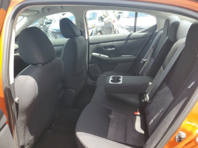 Used 2022 Nissan Sentra SR w/ Electronics Package FWD image 9