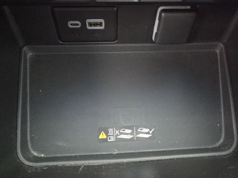 Used 2023 Chevrolet Tahoe Z71 w/ Luxury Package image 13