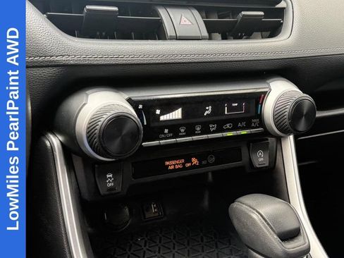 Used 2019 Toyota RAV4 LE w/ All Weather Liner Package AWD/4WD image 18