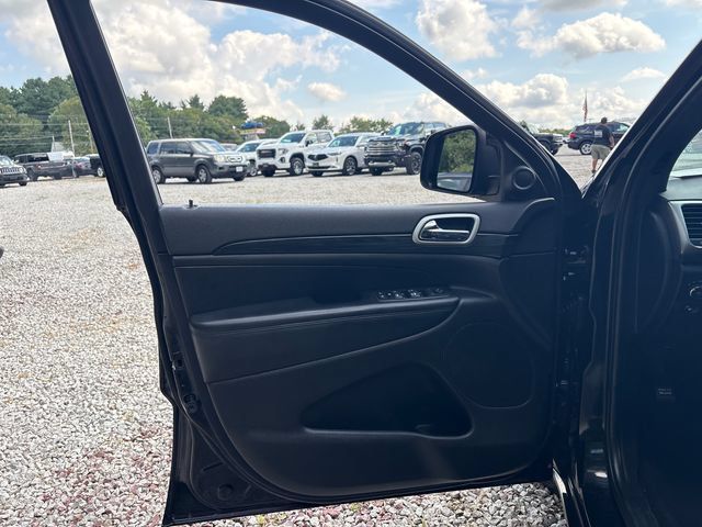 Used 2020 Jeep Grand Cherokee Altitude AWD/4WD image 22