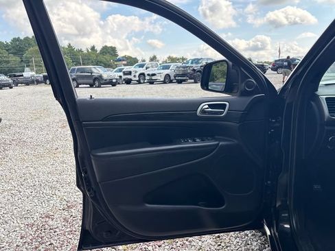 Used 2020 Jeep Grand Cherokee Altitude AWD/4WD image 22