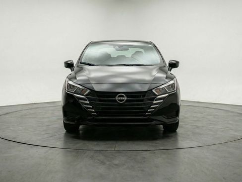 Used 2025 Nissan Versa SV image 2