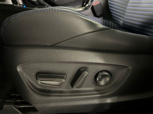 Used 2025 Toyota Corolla Cross AWD Hybrid w/ Convenience Package image 11