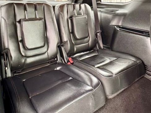 Used 2019 Ford Explorer XLT w/ XLT Sport Appearance Package image 17